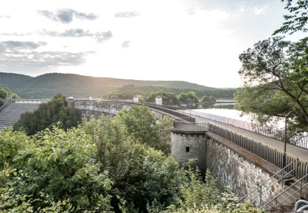 Blick auf die Staumauer der Urfttalsperre, © Eifel Tourismus GmbH, Dominik Ketz Blick auf die Staumauer der Urfttalsperre, © Eifel Tourismus GmbH, Dominik Ketz