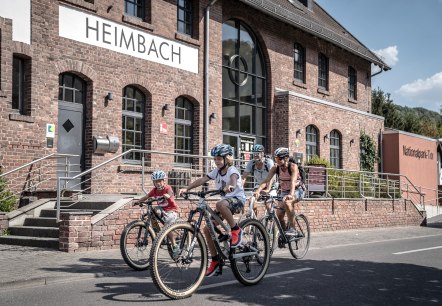 Bahnhof Heimbach mit Nationalpark-Tor, © Dennis Stratmann | Grünmetropole e.V. Bahnhof Heimbach mit Nationalpark-Tor, © Dennis Stratmann | Grünmetropole e.V.