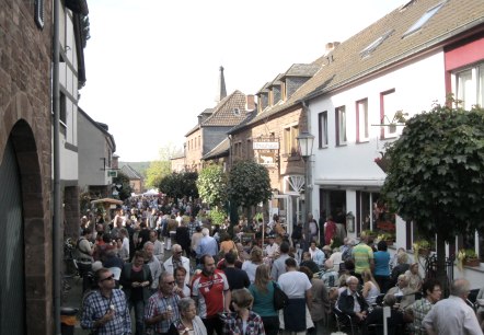 Einzelhandel und Dienstleistungen Einzelhandel und Dienstleistungen