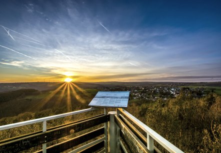 Das perfekte Finale eines tollen Wandertages: Die Aussicht vom Krawutschketurm, © Andy Holz - huertgenwaldwetter.de Das perfekte Finale eines tollen Wandertages: Die Aussicht vom Krawutschketurm, © Andy Holz - huertgenwaldwetter.de