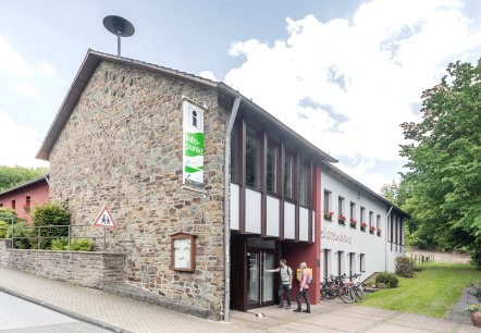 Heilsteinhaus und Nationalpark Infopunkt Einruhr, © Eifel Tourismus GmbH, ARr-shapefruit AG Heilsteinhaus und Nationalpark Infopunkt Einruhr, © Eifel Tourismus GmbH, ARr-shapefruit AG