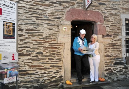 Mitten im wunderschönen Erholungsort Simonskall liegt das Junkerhaus mit der kleinen Tourist-Informationen. Mitten im wunderschönen Erholungsort Simonskall liegt das Junkerhaus mit der kleinen Tourist-Informationen.