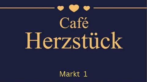 Ein Schild des Cafés "Herzstück" mit eleganter Schrift. Es zeigt die Adresse "Markt 1" auf einem dunkelblauen Hintergrund.