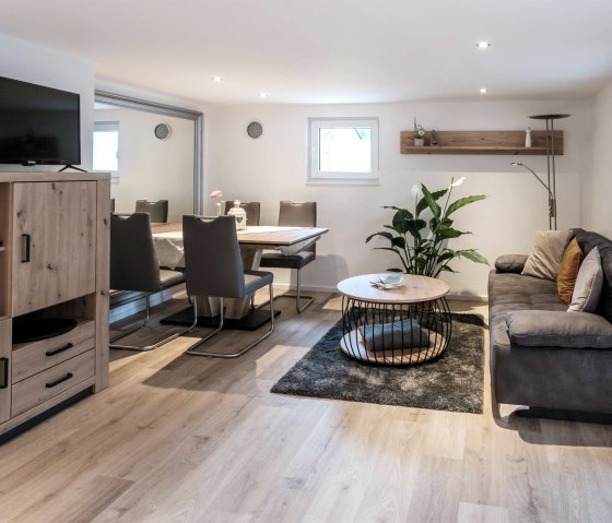 Liefdevol ingerichte woon/eetkamer, © A. Blanke