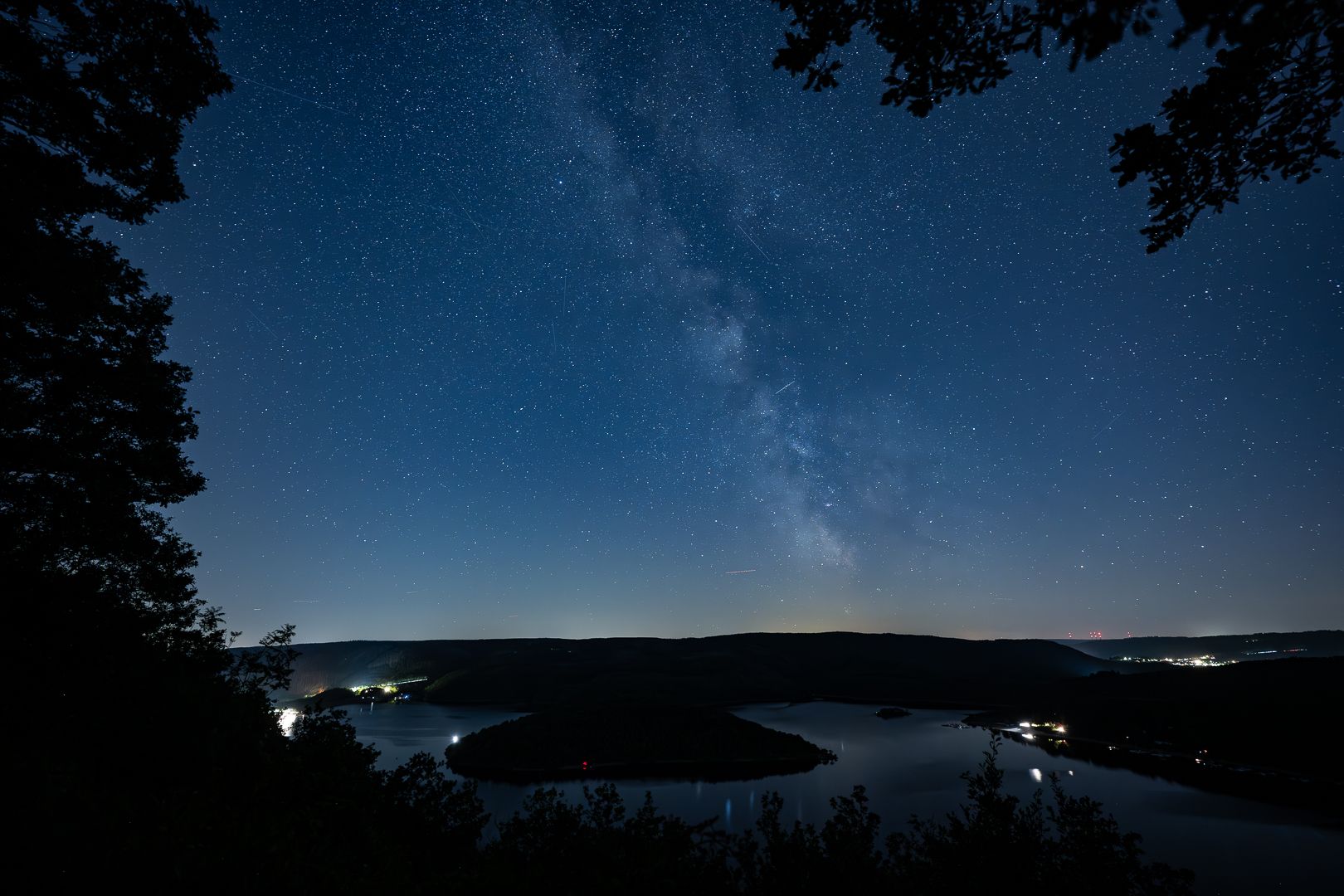 Auf dem Bild ist der Blick in den Sternenhimmel vom SternenBlick in NIdeggen-Schmidt zu sehen