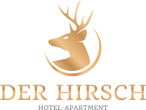 Ein elegantes Logo mit einem stilisierten Hirschkopf in Goldtönen. Darunter steht „DER HIRSCH HOTEL·APARTMENT“ in klarer Schrift.