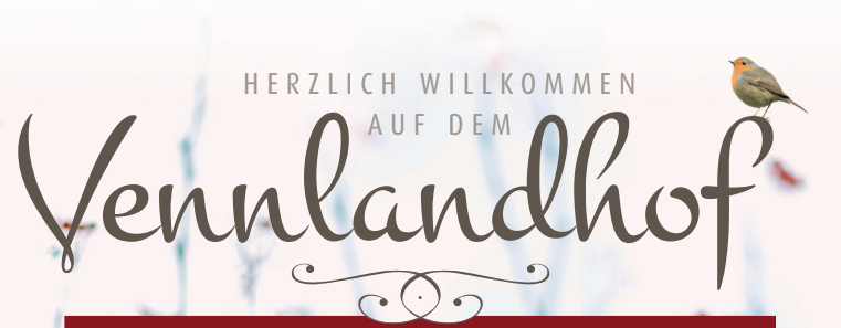 Ein einladendes Schild mit der Aufschrift "Herzlich Willkommen auf dem Vennlandhof". Im Hintergrund ist ein filigranes Design zu sehen.