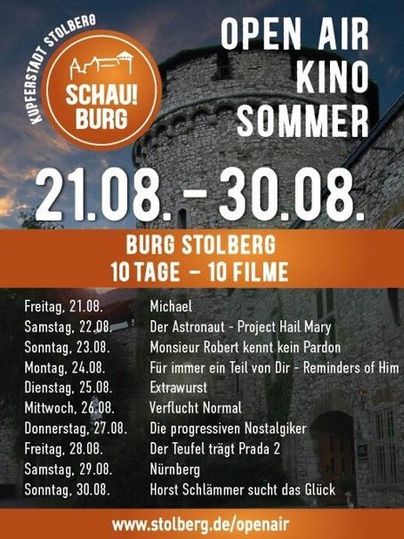 Une affiche d'événement pour un cinéma en plein air en été au château de Stolberg. Elle affiche les dates et les films qui auront lieu du 21 au 30 août.