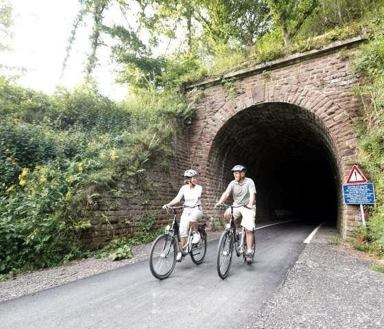 Tunneldurchfahrt während der Radtour auf der Vennbahn (Bei Lommersweiler), © vennbahn.eu