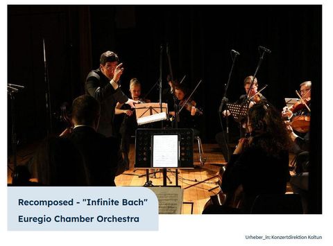 Ein Porträt von Katharina Thalbach in einem Hut mit Brille. Sie lächelt freundlich in die Kamera.