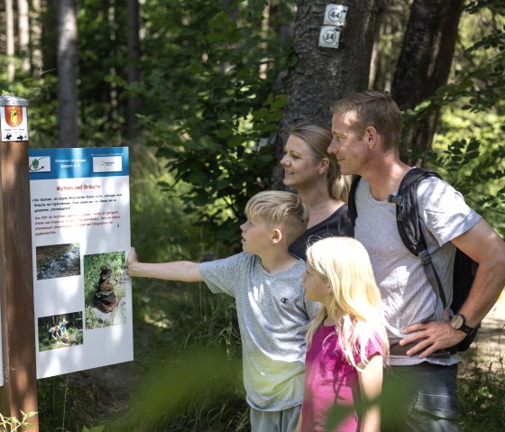 Mythes et coutumes sur le chemin de l'empereur Charles, © Eifel Tourismus GmbH_Tobias Vollmer