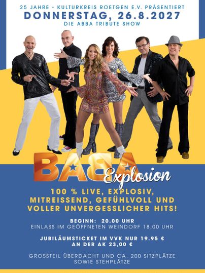 Eine Veranstaltungseinladung zur ABBA Tribute Show mit fünf Künstlern in lebendiger Kleidung. Das Event findet am 26. August 2027 statt und bietet ein Open-Air-Erlebnis.