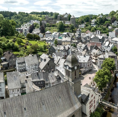 Boven de daken van Monschau, © Eifel-Tourismus GmbH, Dominik Ketz