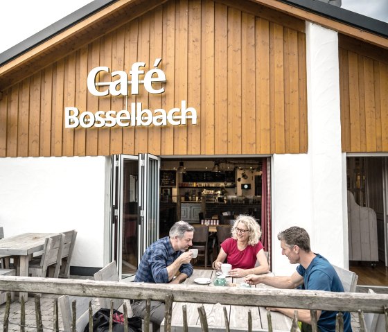 Gemütlich ist es im Café Bosselbach, © Kreis Düren | Dennis Stratmann