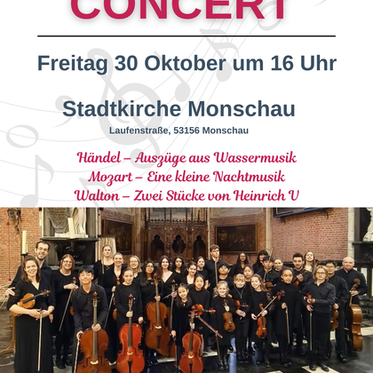 Ein Konzert der Play Strings Academy in der Stadt¬kirche Monschau. Auf dem Bild sind zahlreiche Musiker mit ihren Instrumenten zu sehen.