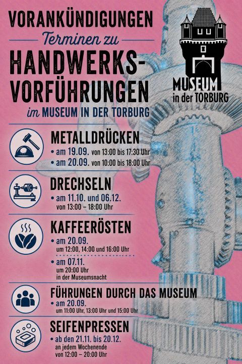 Een poster met aankondigingen voor ambachtelijke demonstraties in het museum in de Torburg. De data en activiteiten zoals metaaldrukken, draaien en zeeppersen zijn vermeld.