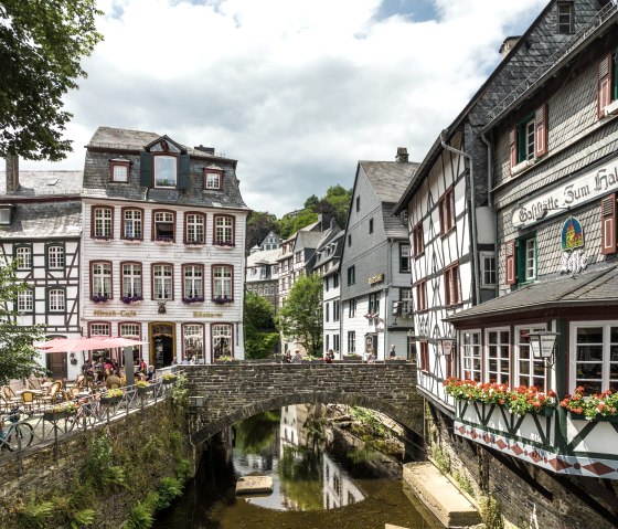 Au marché de Monschau, © Eifel-Tourismus GmbH, Dominik Ketz