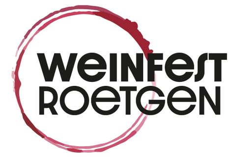 Das Bild zeigt das Logo des Weinfestes Roetgen. Es enthält den Namen "WEINFEST ROETGEN" in modernem Schriftzug und einen stilisierten Weinfleck.